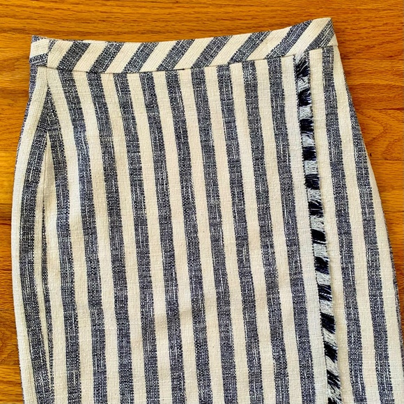 CLEARANCE Banana Republic—Navy White Stripes, Tweed Pencil Skirt, Raw Edge - Picture 4 of 10